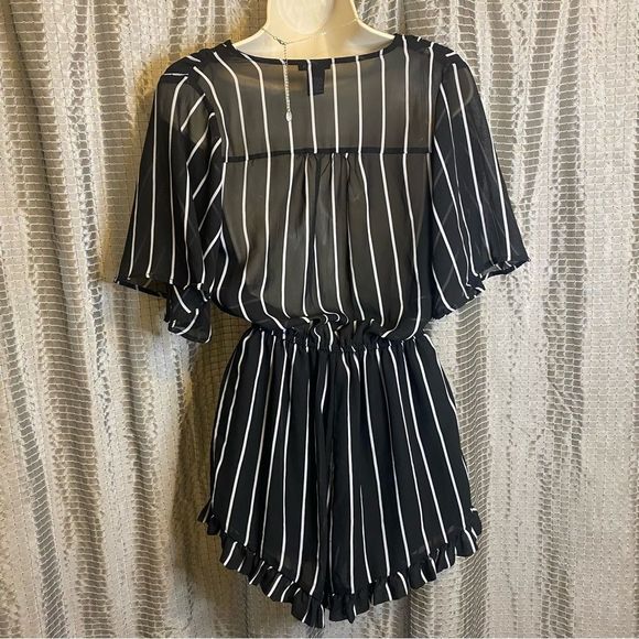 Rue 21 Flowy Romper Black with White Stripes Size Small - Picture 2 of 6